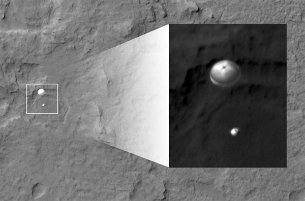 Curiosity lands on Mars