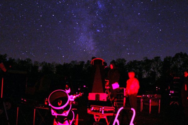 Astronomy observers at Cherry Springs State Park in Pennsylvania with ...